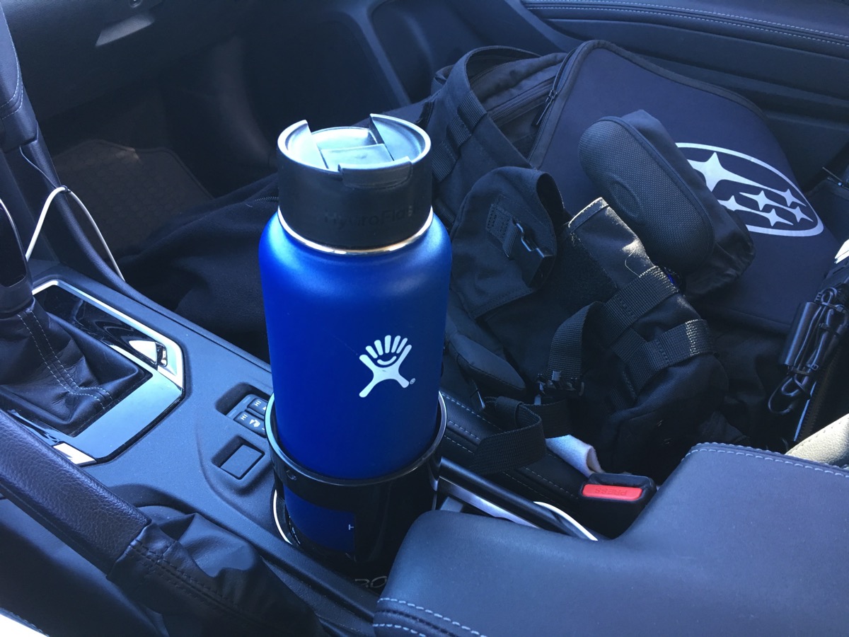 This 32 oz fits in the cup holder : r/Hydroflask